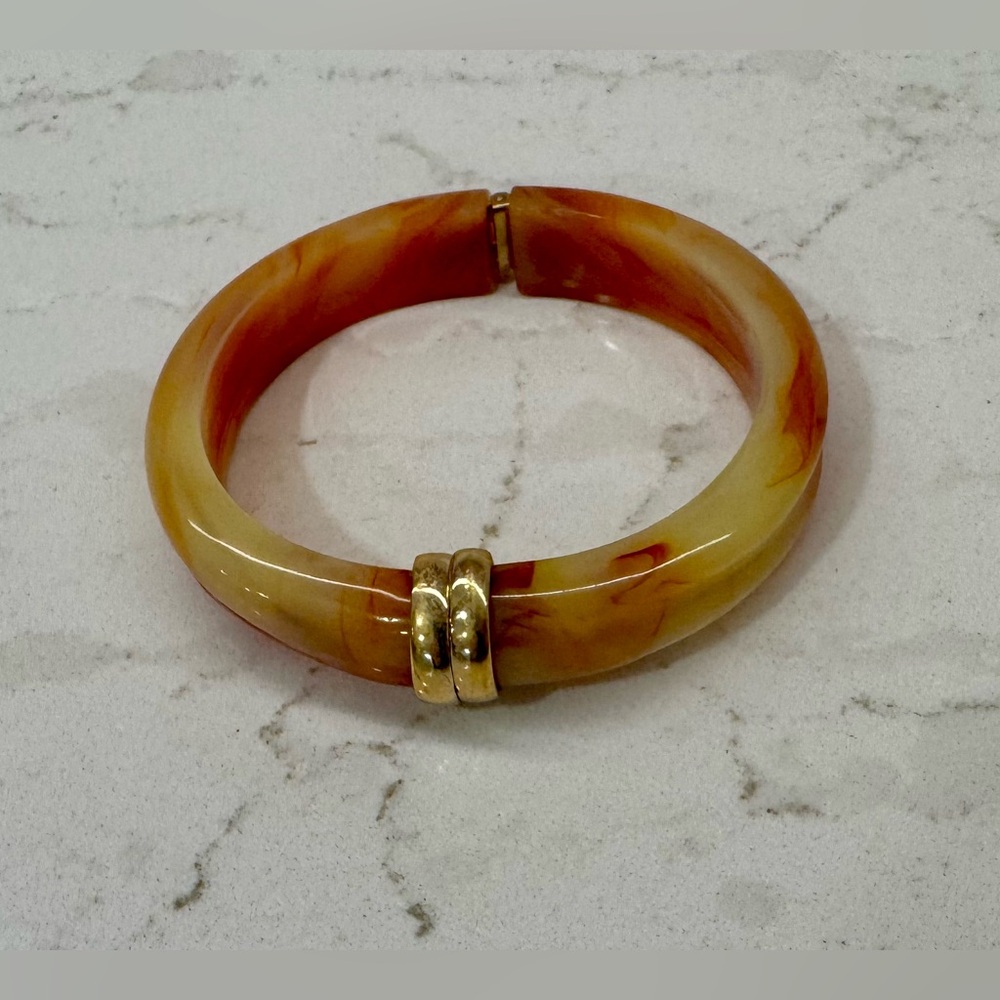 β¨ Vintage Avon Marbled Lucite Hinged Bracelet | Swirled Butterscotch & Amber π― - Picture 5 of 7